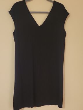 #G14 NLT Classic Black V-Neck Sleeveless Dress